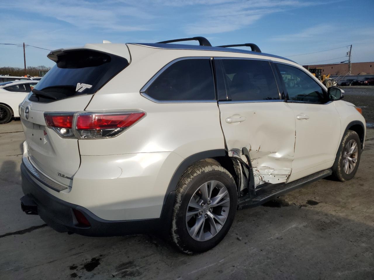 2015 Toyota Highlander VIN 5TDJKRFH9FS140036 Copart auction photo, all over damage thumbnail 3