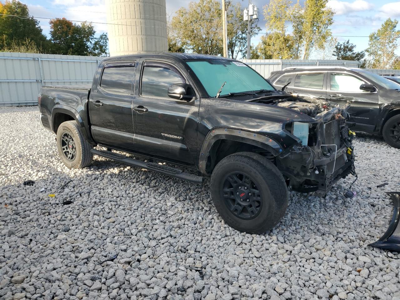 2017 Toyota Tacoma VIN 5TFAZ5CN2HX030747 Copart auction photo, front end damage thumbnail 4