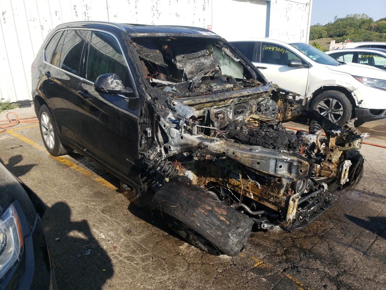 2015 BMW X5 VIN 5UXKR0C50F0K52389 Copart auction photo, burn / missing/altered vin damage thumbnail 4