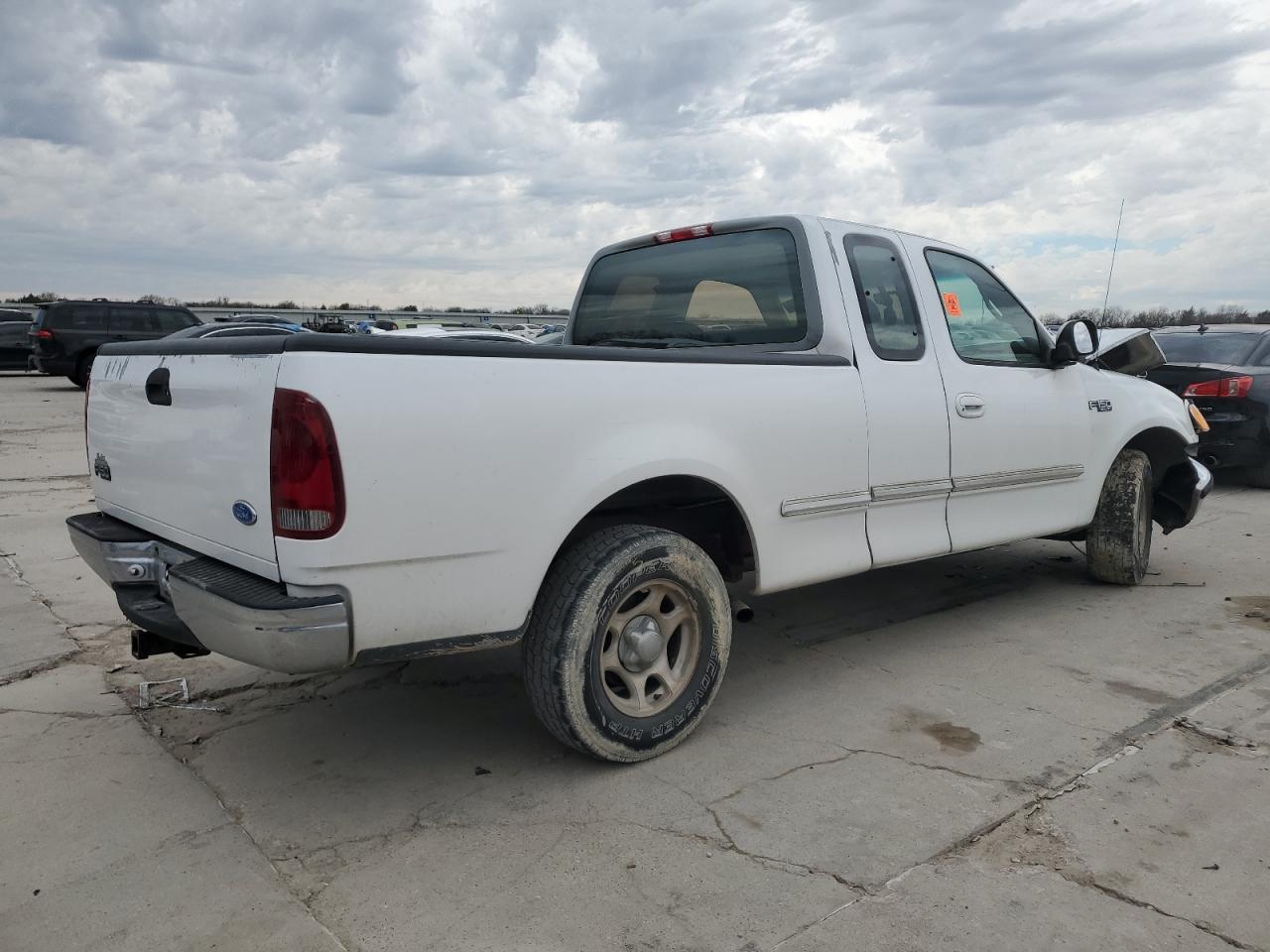 1997 Ford F-150 VIN 1FTDX17W3VKC63852 Copart auction photo, front end damage thumbnail 3