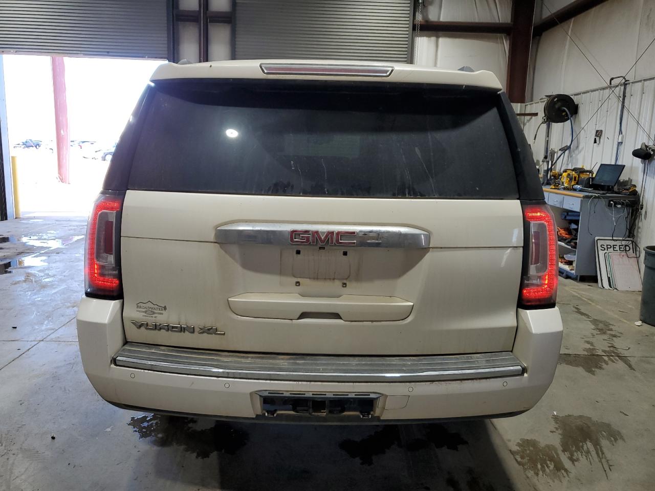 2015 GMC Yukon VIN 1GKS2JKJ4FR569277 Copart auction photo, front end / side damage thumbnail 6