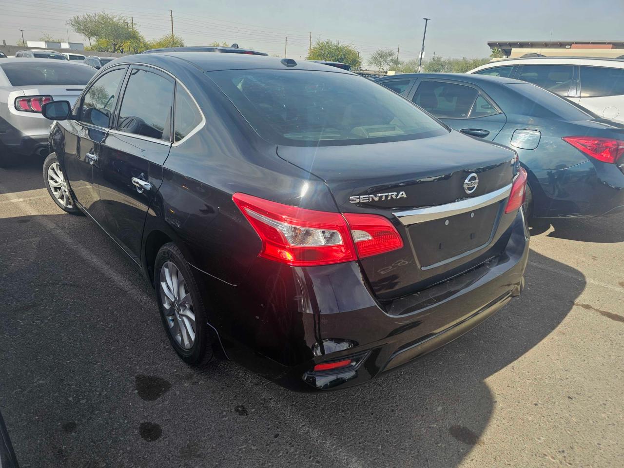 2018 Nissan Sentra VIN 3N1AB7AP6JY262585 Copart auction photo, minor dent/scratches / normal wear damage thumbnail 3