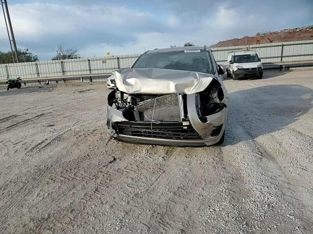2016 KIA Sedona VIN KNDMB5C11G6216315 Copart auction photo, front end / minor dent/scratches damage thumbnail 11