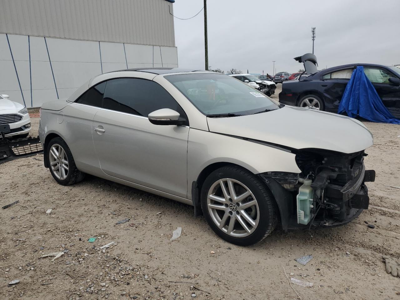 2010 Volkswagen Eos VIN WVWFA7AH9AV013371 Copart auction photo, front end damage thumbnail 4