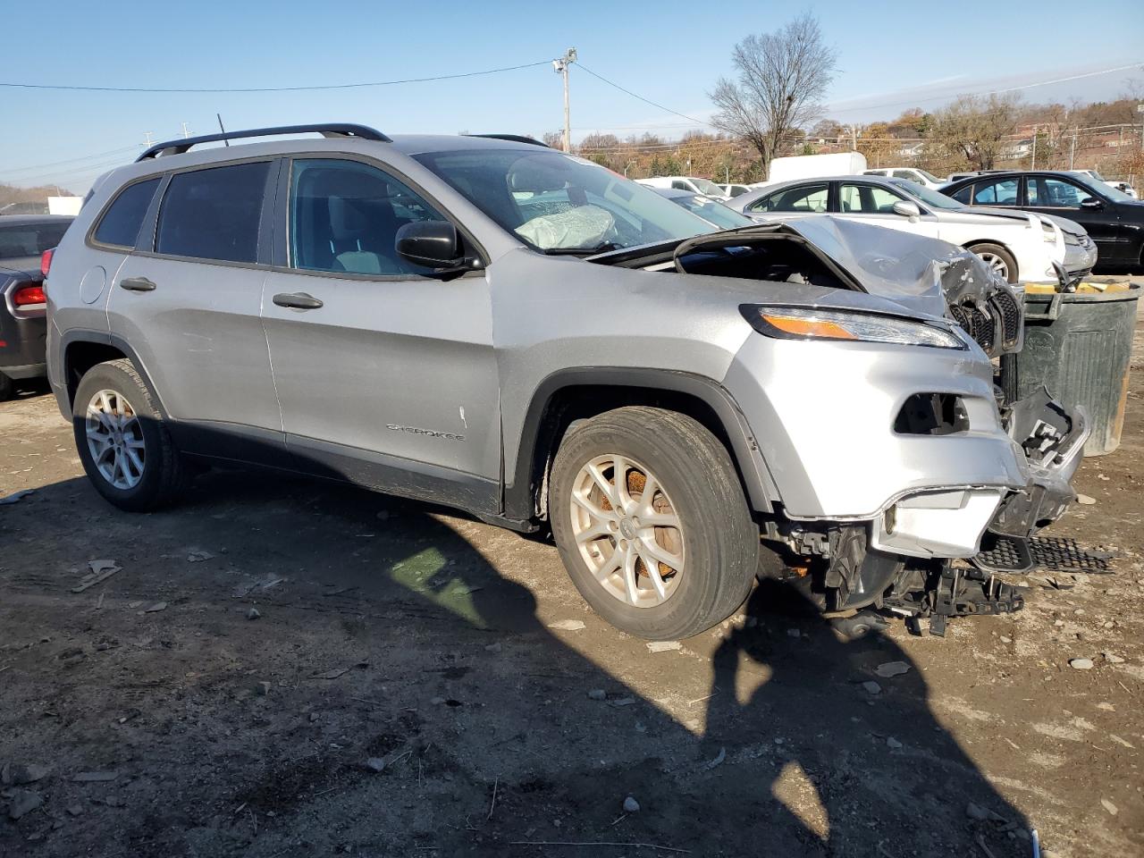 2016 Jeep Cherokee VIN 1C4PJMAB2GW326912 Copart auction photo, front end / minor dent/scratches damage thumbnail 4