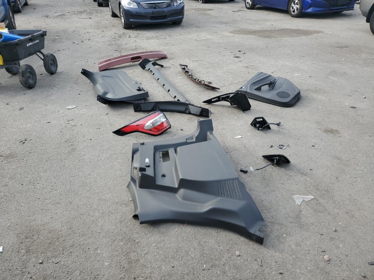 2018 Ford Escape VIN 1FMCU0GD0JUA15551 Copart auction photo, rear end / side damage thumbnail 13