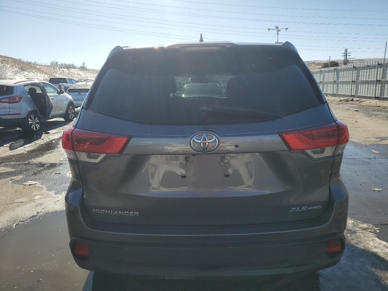 2019 Toyota Highlander VIN 5TDJZRFH2KS582730 Copart auction photo, front end damage thumbnail 6