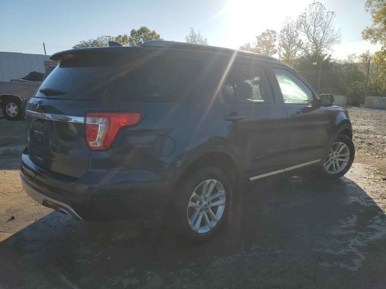 2017 Ford Explorer VIN 1FM5K7D85HGC30561 Copart auction photo, side / front end damage thumbnail 3