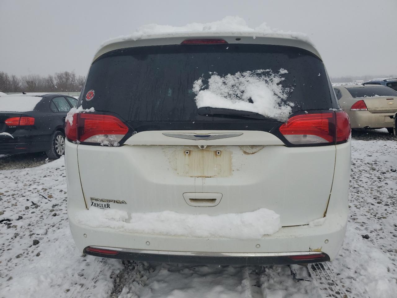 2017 Chrysler Pacifica VIN 2C4RC1EG2HR835691 Copart auction photo, front end / side damage thumbnail 6