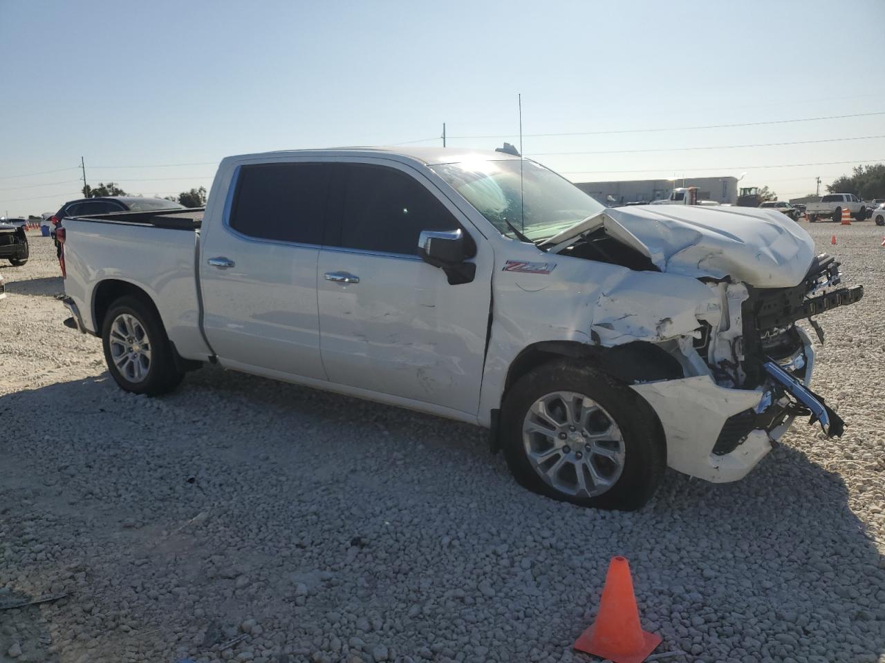 2022 Chevrolet Silverado VIN 1GCUDGED2NZ633564 Copart auction photo, front end / minor dent/scratches damage thumbnail 4
