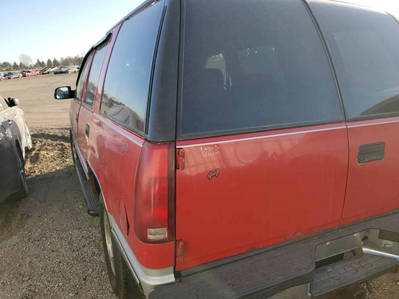 1996 Chevrolet Tahoe VIN 1GNEK13R1TJ407363 Copart auction photo, front end / minor dent/scratches damage thumbnail 2