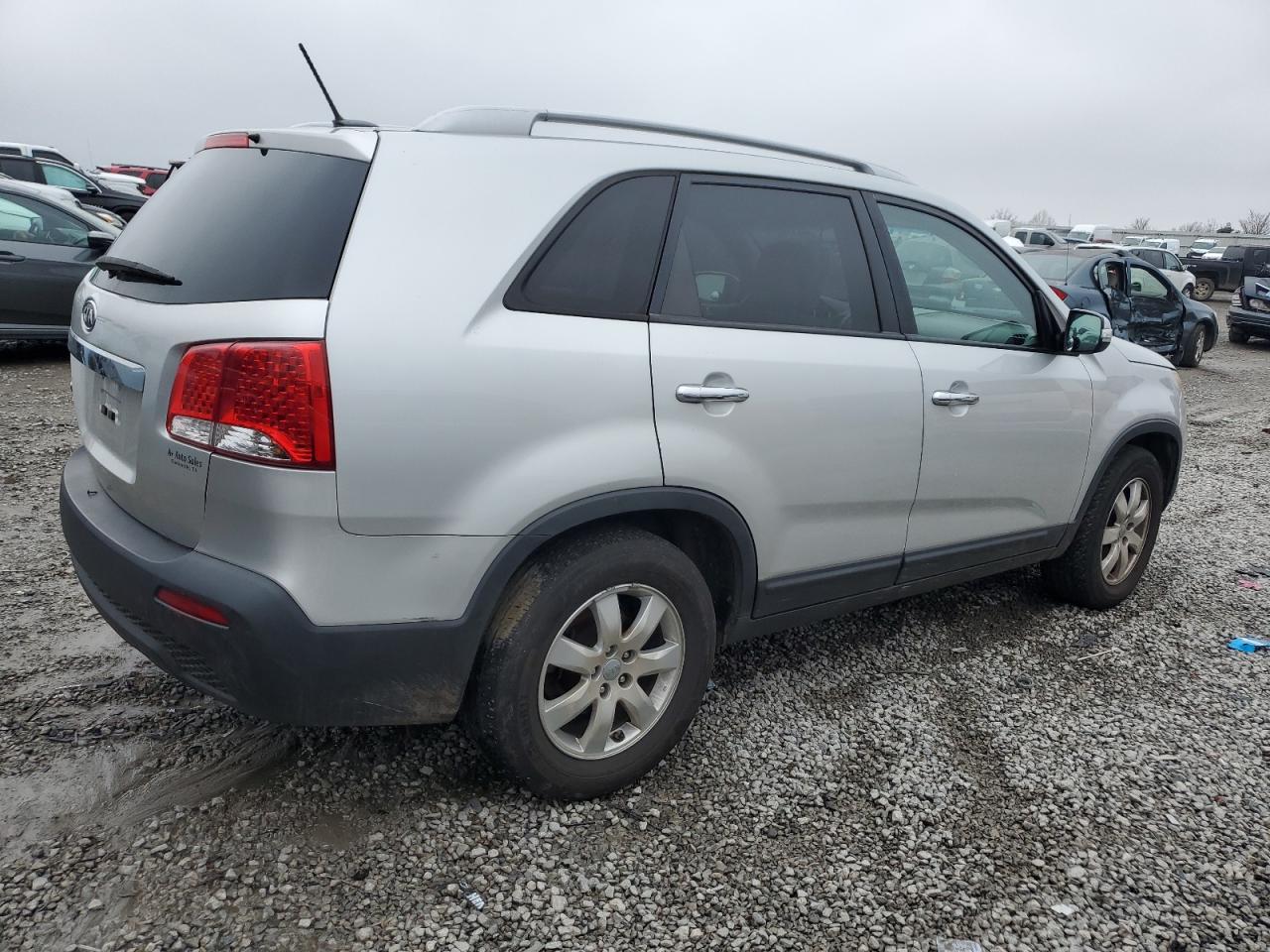2013 KIA Sorento VIN 5XYKT4A20DG368640 Copart auction photo, minor dent/scratches damage thumbnail 3