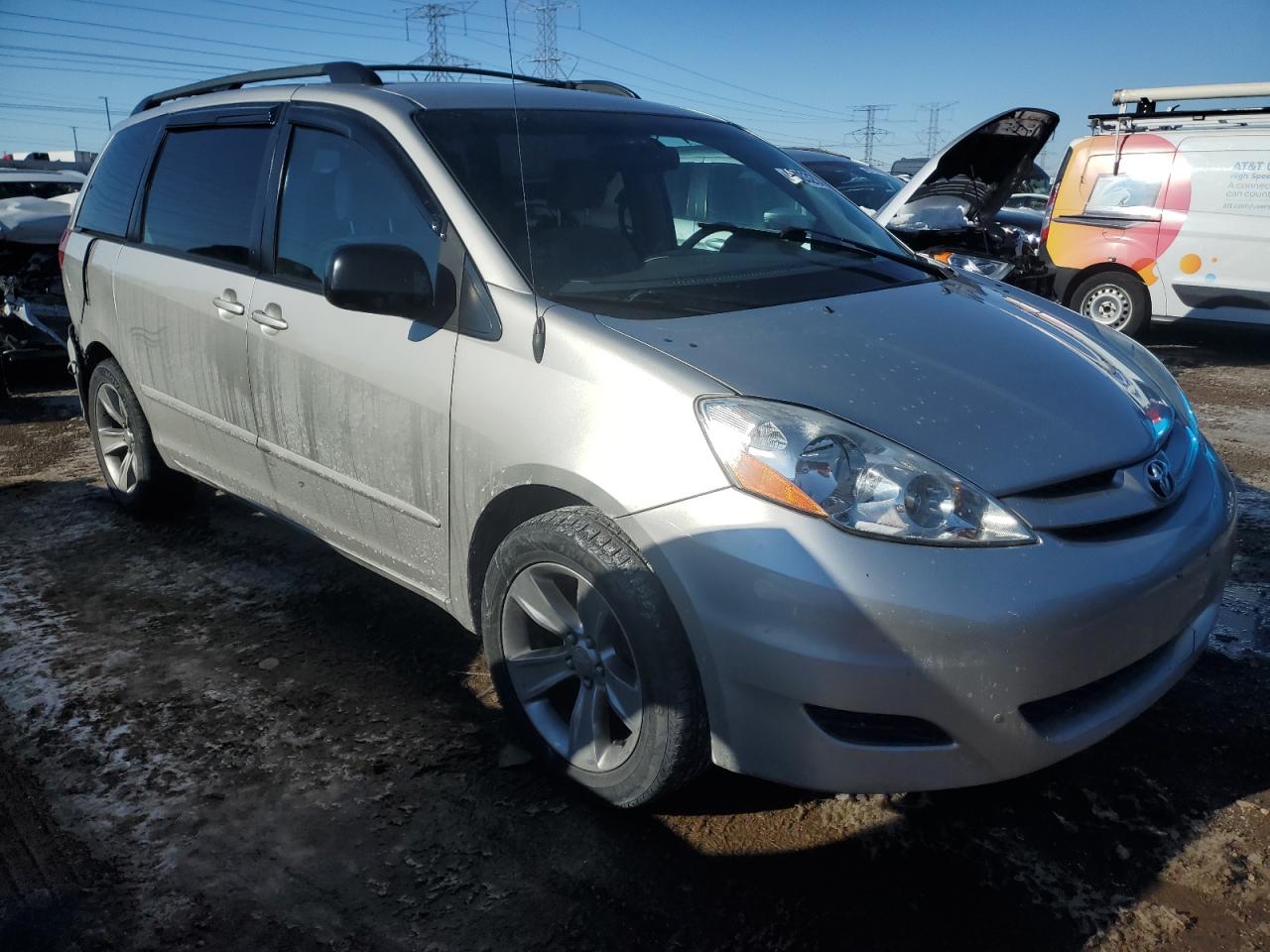 2008 Toyota Sienna VIN 5TDZK23CX8S138592 Copart auction photo, rear end / minor dent/scratches damage thumbnail 4