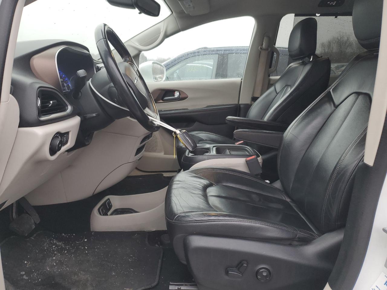 2017 Chrysler Pacifica VIN 2C4RC1BG0HR608228 Copart auction photo, front end / minor dent/scratches damage thumbnail 7