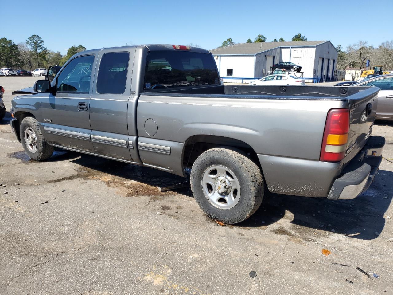 2000 Chevrolet Silverado VIN 2GCEC19T8Y1377966 Copart auction photo, front end damage thumbnail 2