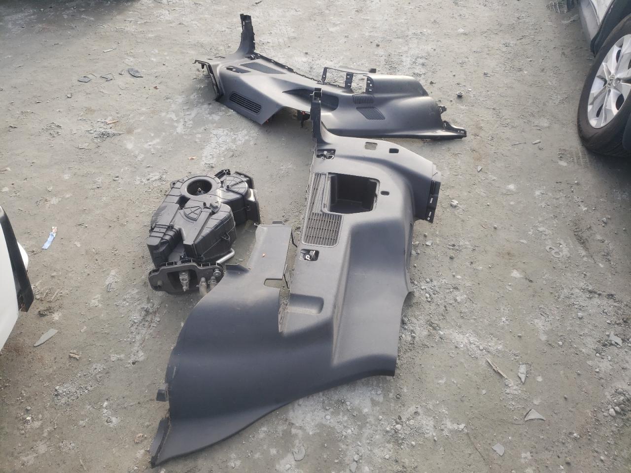 2020 Ford Explorer VIN 1FMSK7DH0LGB32842 Copart auction photo, all over damage thumbnail 13