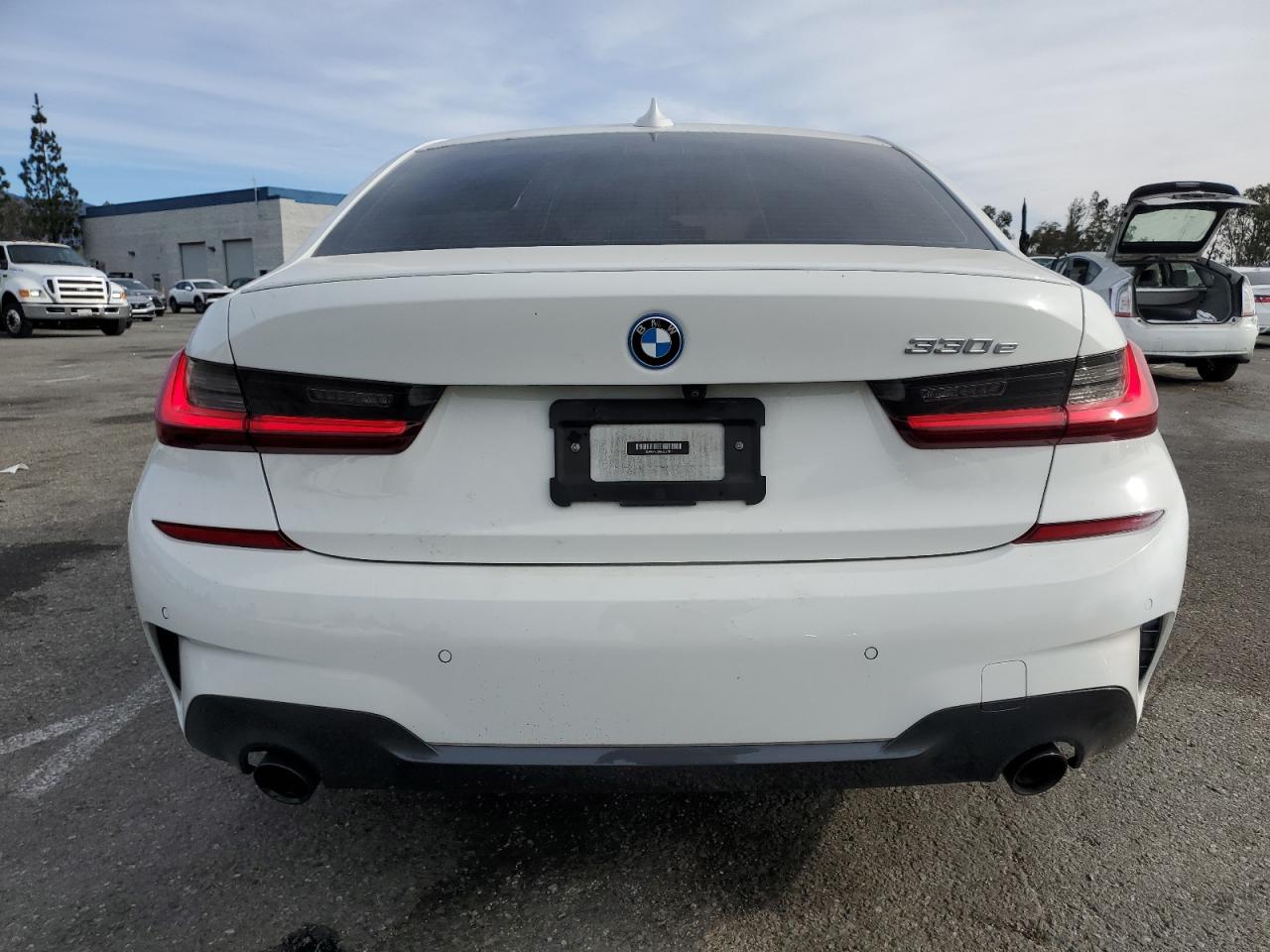 2022 BMW 3er VIN 3MW5P7J00N8C57811 Copart auction photo, front end damage thumbnail 6
