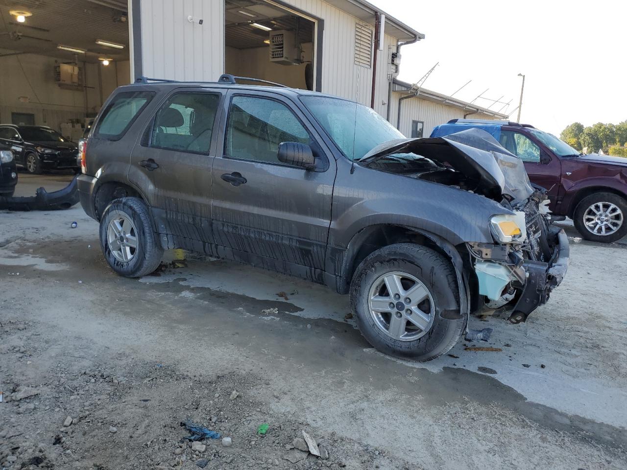 2005 Ford Escape VIN 1FMYU02Z95KE33164 Copart auction photo, front end / mechanical damage thumbnail 4