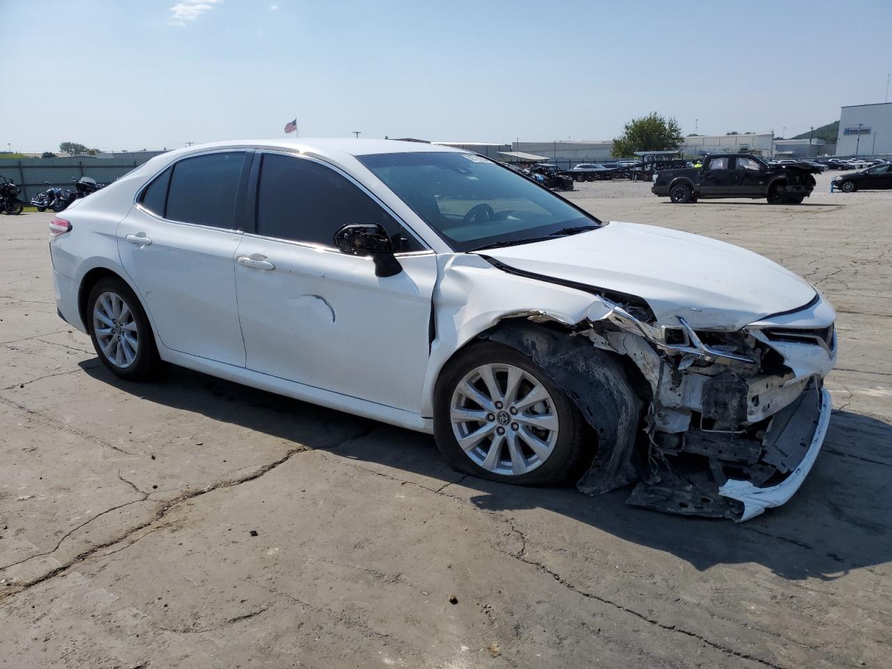 2018 Toyota Camry VIN 4T1B11HK4JU593241 Copart auction photo, front end damage thumbnail 4