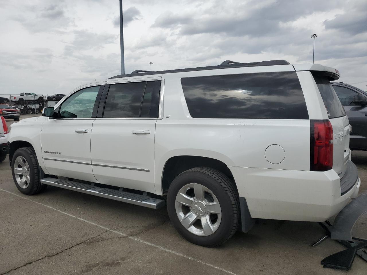 2016 Chevrolet Suburban VIN 1GNSKHKC8GR446158 Copart auction photo, front end / side damage thumbnail 2