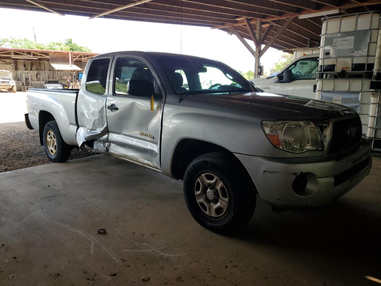 2011 Toyota Tacoma VIN 5TFTX4CN5BX005292 Copart auction photo, side / rear end damage thumbnail 4