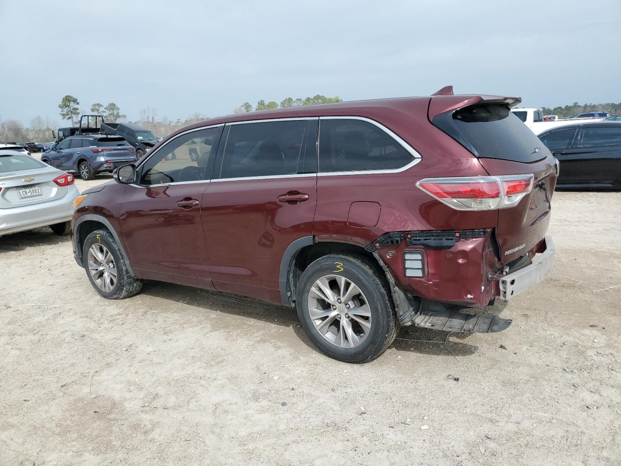 2015 Toyota Highlander VIN 5TDZKRFH1FS061771 Copart auction photo, rear end / minor dent/scratches damage thumbnail 2