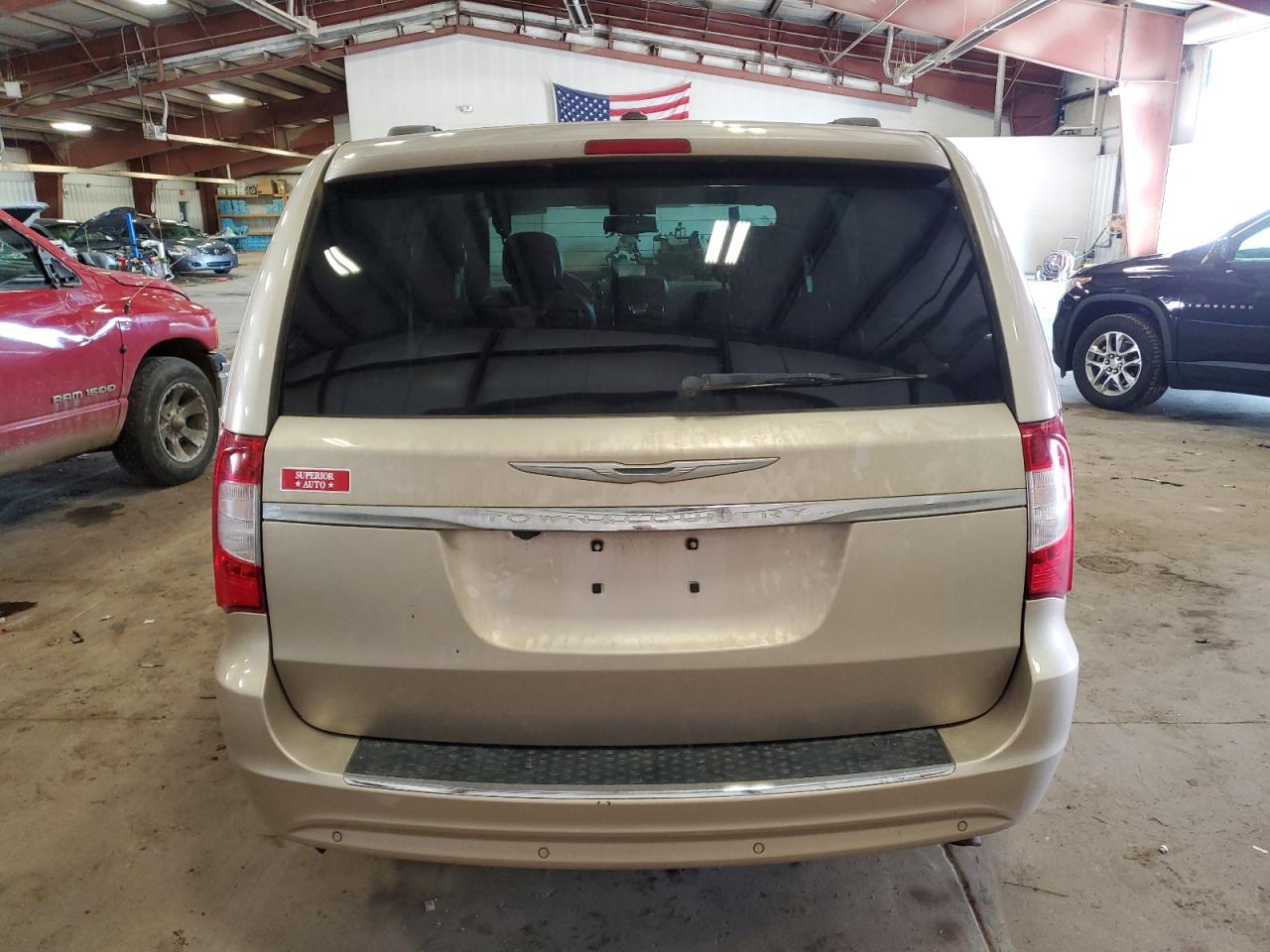 2015 Chrysler Town & Country VIN 2C4RC1CG6FR553490 Copart auction photo, front end / side damage thumbnail 6