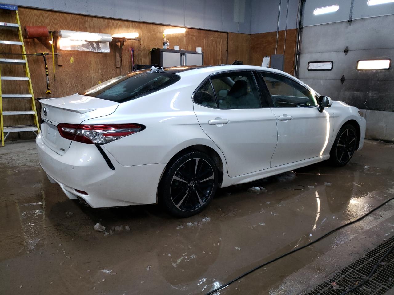 2018 Toyota Camry VIN 4T1B61HK8JU159468 Copart auction photo, minor dent/scratches damage thumbnail 3