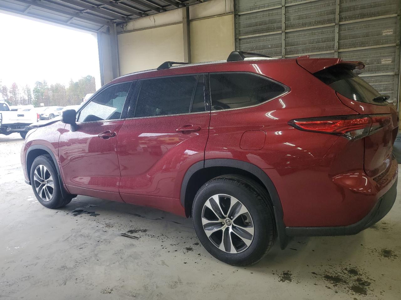 2021 Toyota Highlander VIN 5TDGZRBH8MS545894 Copart auction photo, front end damage thumbnail 2