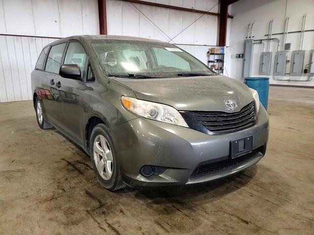 2013 Toyota Sienna VIN 5TDZK3DC9DS322369 Copart auction photo, rear end / side damage thumbnail 15