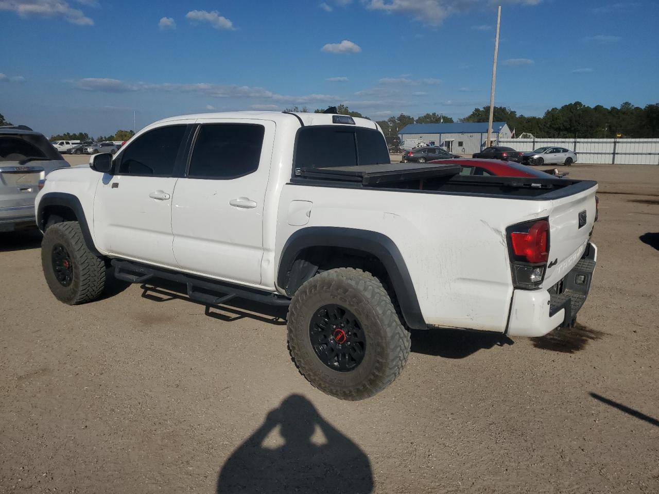 2019 Toyota Tacoma VIN 5TFCZ5AN2KX188184 Copart auction photo, all over damage thumbnail 2