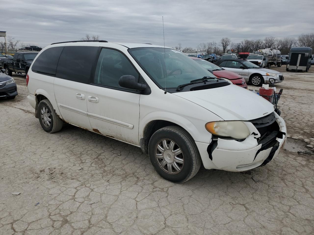 2007 Chrysler Town & Country VIN 2A4GP54L97R243022 Copart auction photo, front end / minor dent/scratches damage thumbnail 4