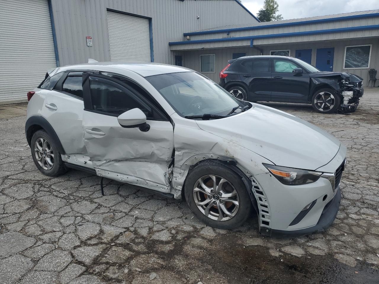 2017 Mazda CX-3 VIN JM1DKFB77H0157397 Copart auction photo, front end / side damage thumbnail 4