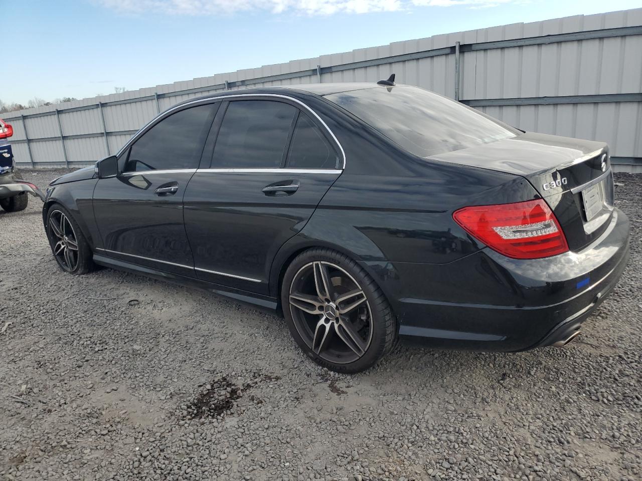 2012 Mercedes-Benz C-klasse VIN WDDGF8BB1CR229142 Copart auction photo, front end / minor dent/scratches damage thumbnail 2