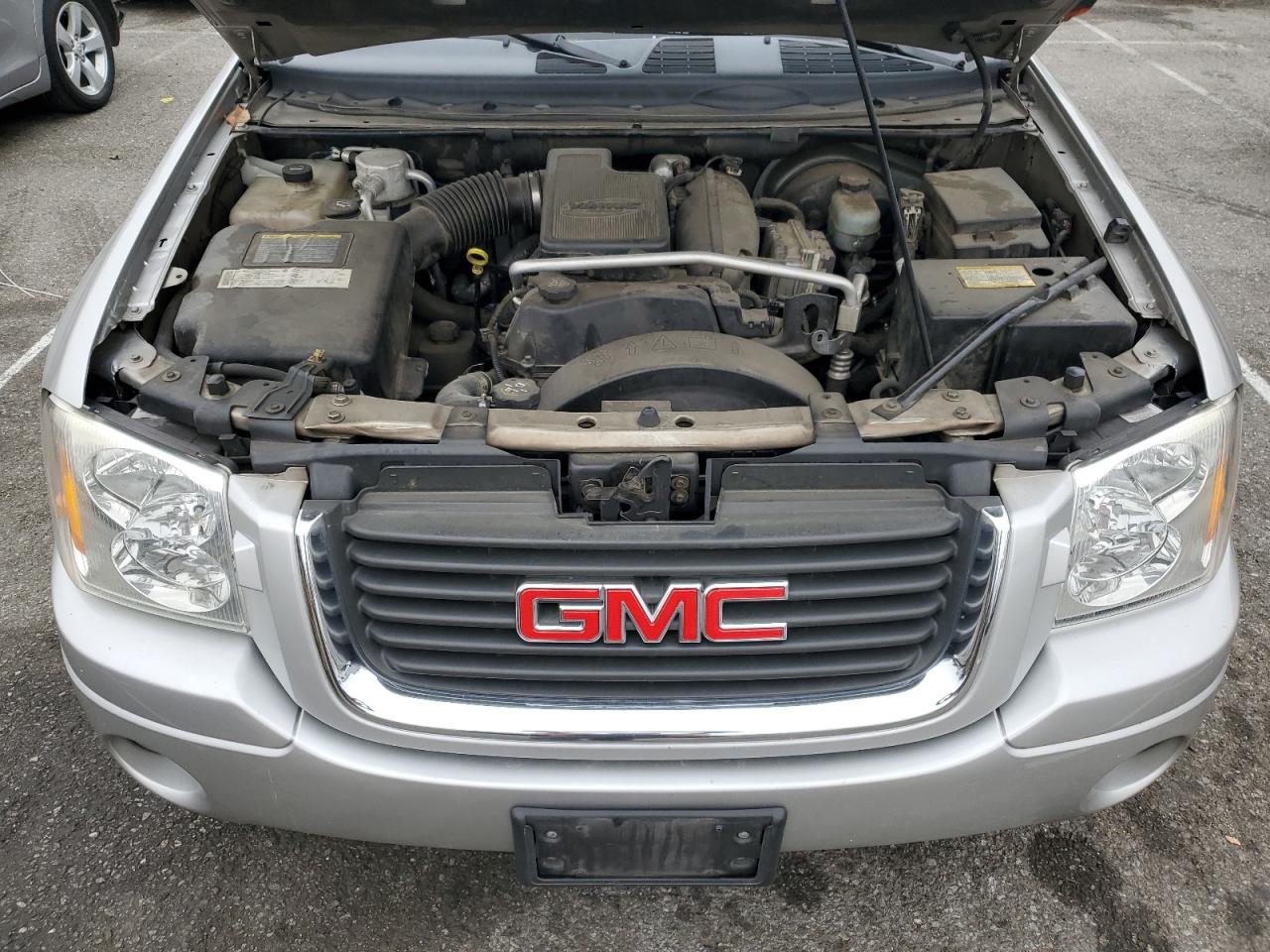 2005 GMC Envoy VIN 1GKES16SX56135283 Copart auction photo, vandalism damage thumbnail 12