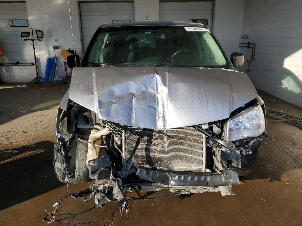 2020 Dodge Caravan VIN 2C4RDGBG1LR227609 Copart auction photo, front end / rear end damage thumbnail 5