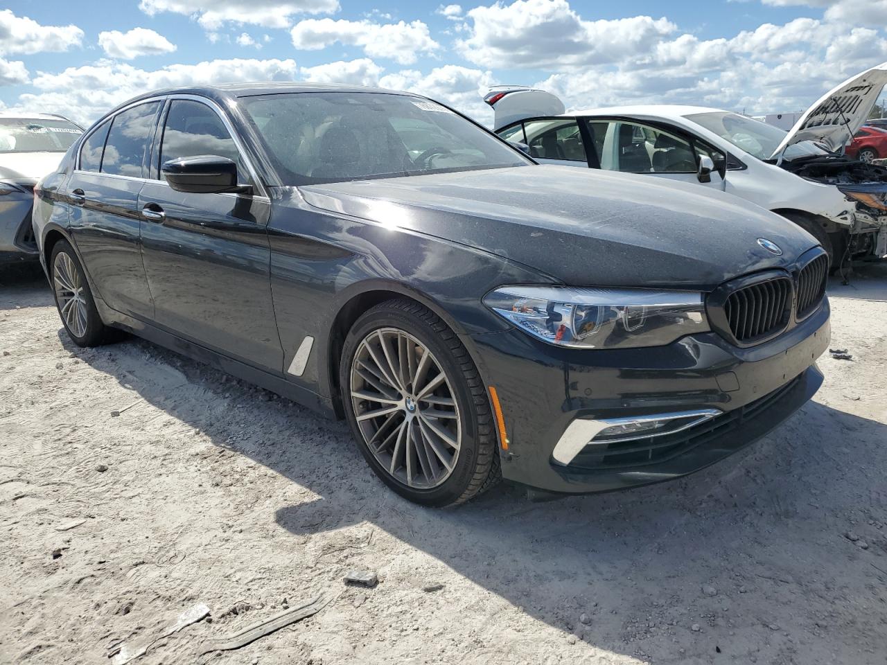 2017 BMW 5er VIN WBAJA7C33HWA70357 Copart auction photo, side / minor dent/scratches damage thumbnail 4
