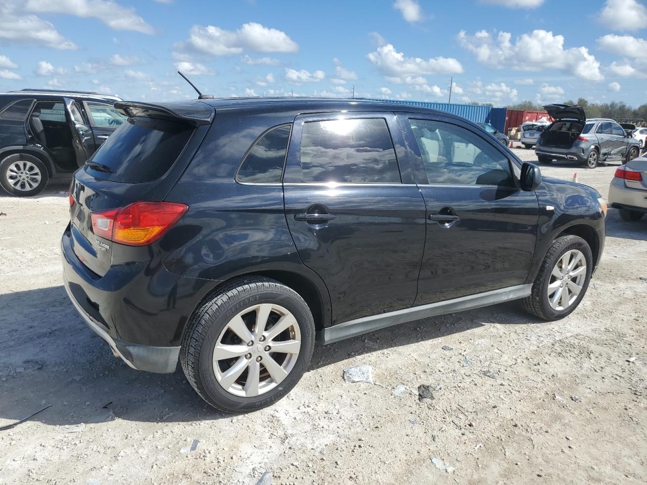 2013 Mitsubishi Outlander VIN 4A4AP4AU6DE008694 Copart auction photo, side damage thumbnail 3