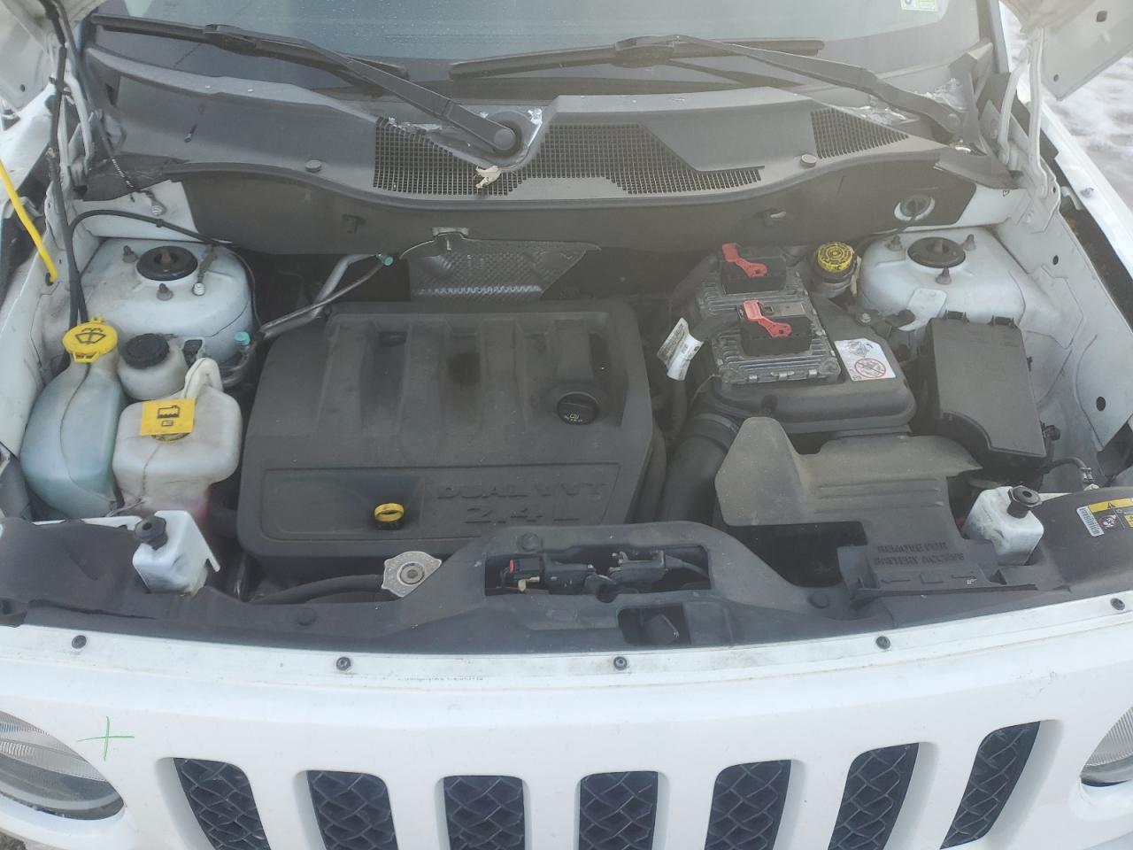 2016 Jeep Liberty (Patriot) VIN 1C4NJRFB0GD612668 Copart auction photo, front end / minor dent/scratches damage thumbnail 12