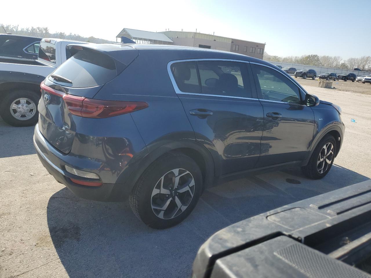 2021 KIA Sportage VIN KNDPMCAC2M7885697 Copart auction photo, front end damage thumbnail 3
