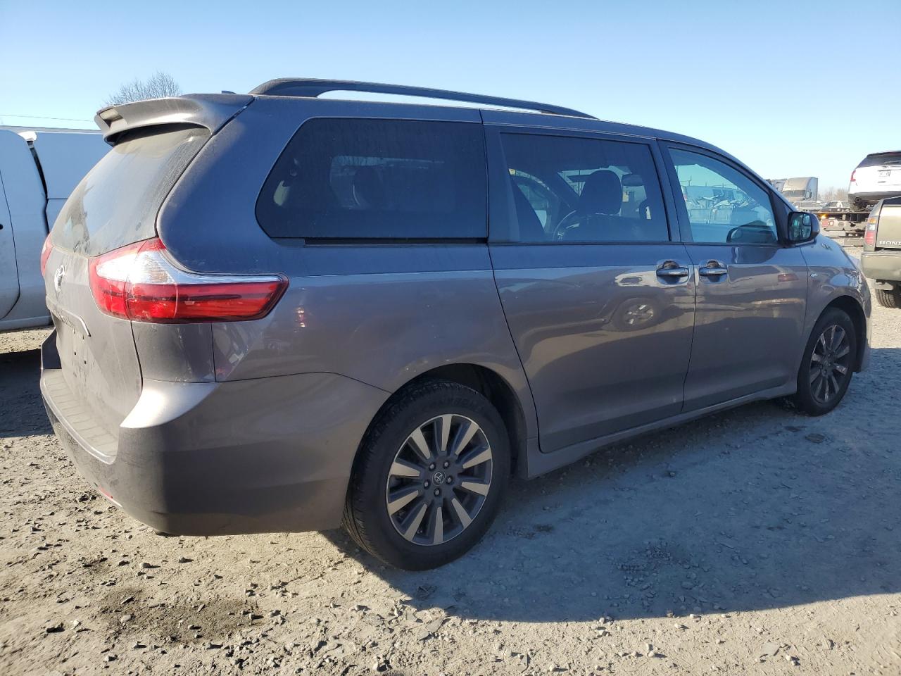 2019 Toyota Sienna VIN 5TDJZ3DC1KS220862 Copart auction photo, water/flood / mechanical damage thumbnail 3