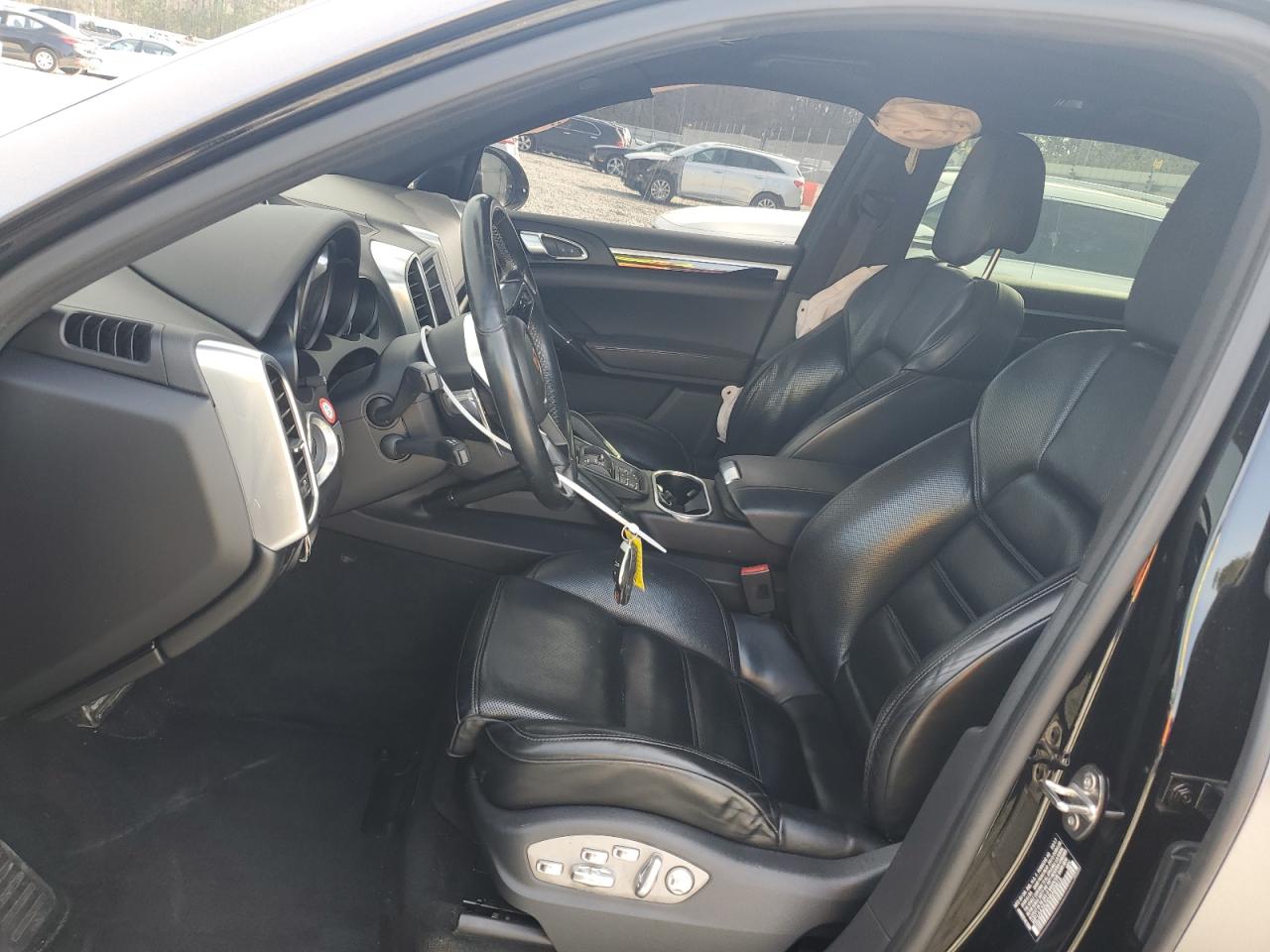 2017 Porsche Cayenne VIN WP1AA2A2XHKA89815 Copart auction photo, side / minor dent/scratches damage thumbnail 7