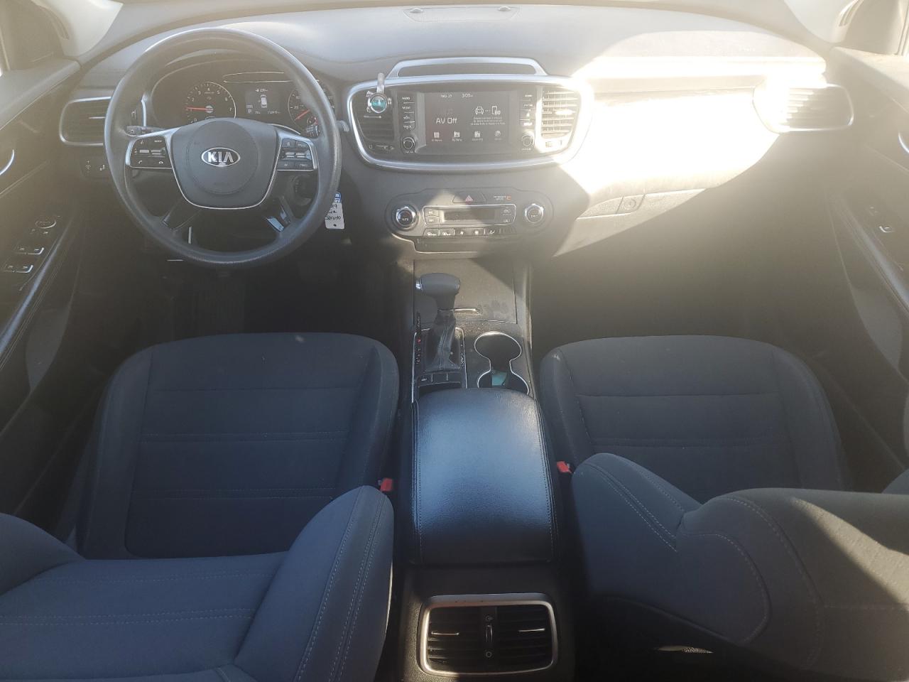 2019 KIA Sorento VIN 5XYPG4A55KG455080 Copart auction photo, front end / side damage thumbnail 8