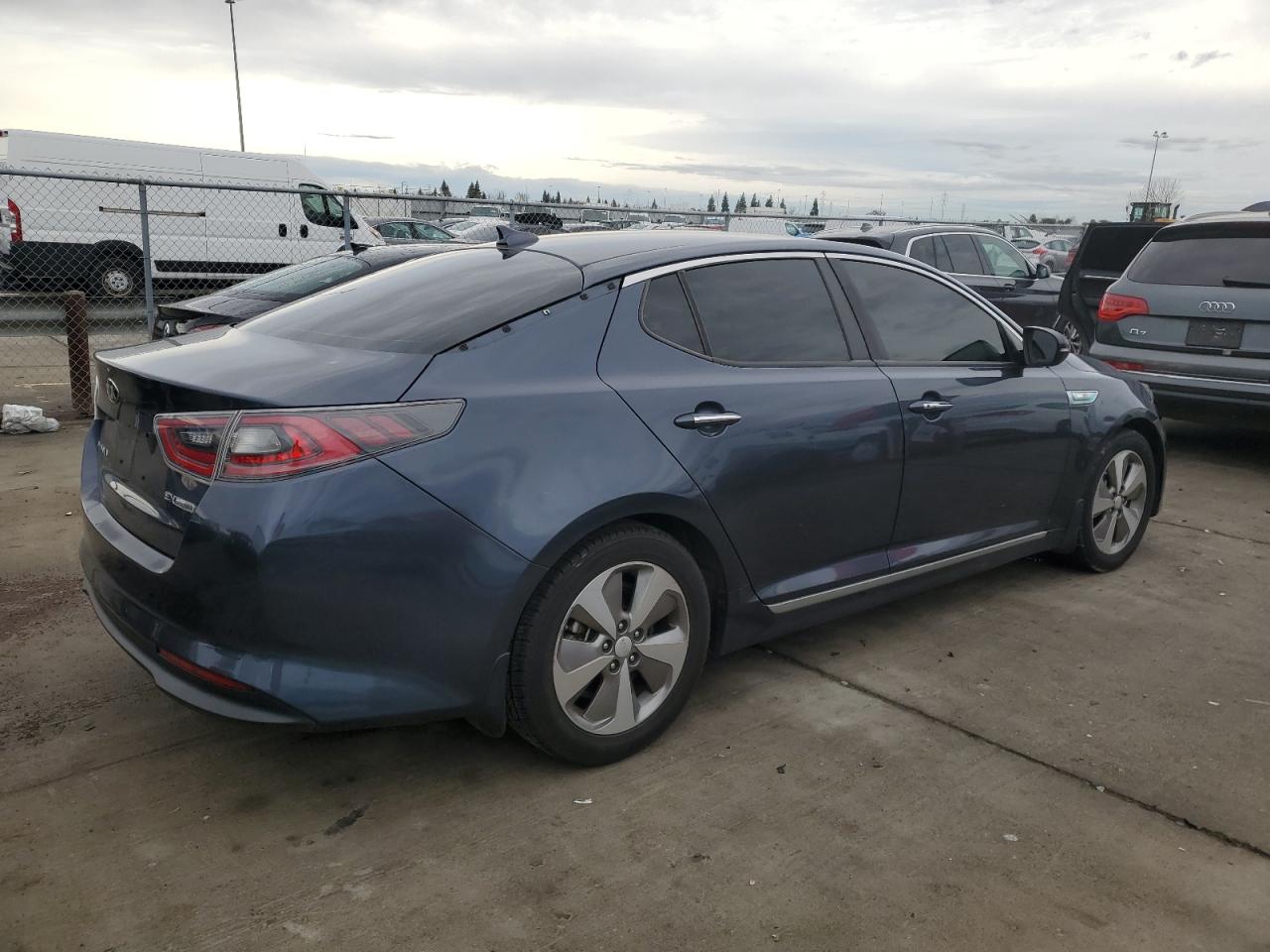 2014 KIA Optima VIN KNAGN4AD2E5075041 Copart auction photo, minor dent/scratches damage thumbnail 3