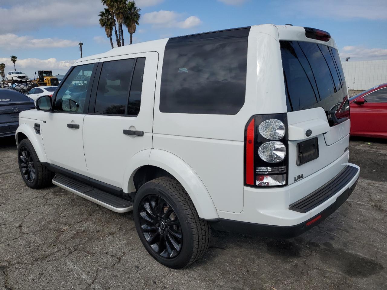 2015 Land Rover LR4 VIN SALAG2V62FA747698 Copart auction photo, minor dent/scratches damage thumbnail 2
