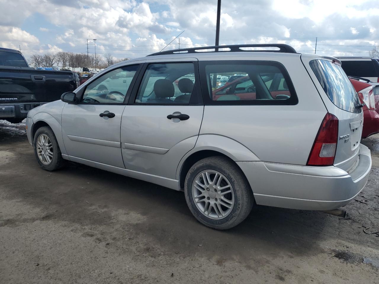 2005 Ford Focus VIN 1FAHP36N95W317739 Copart auction photo, side damage thumbnail 2
