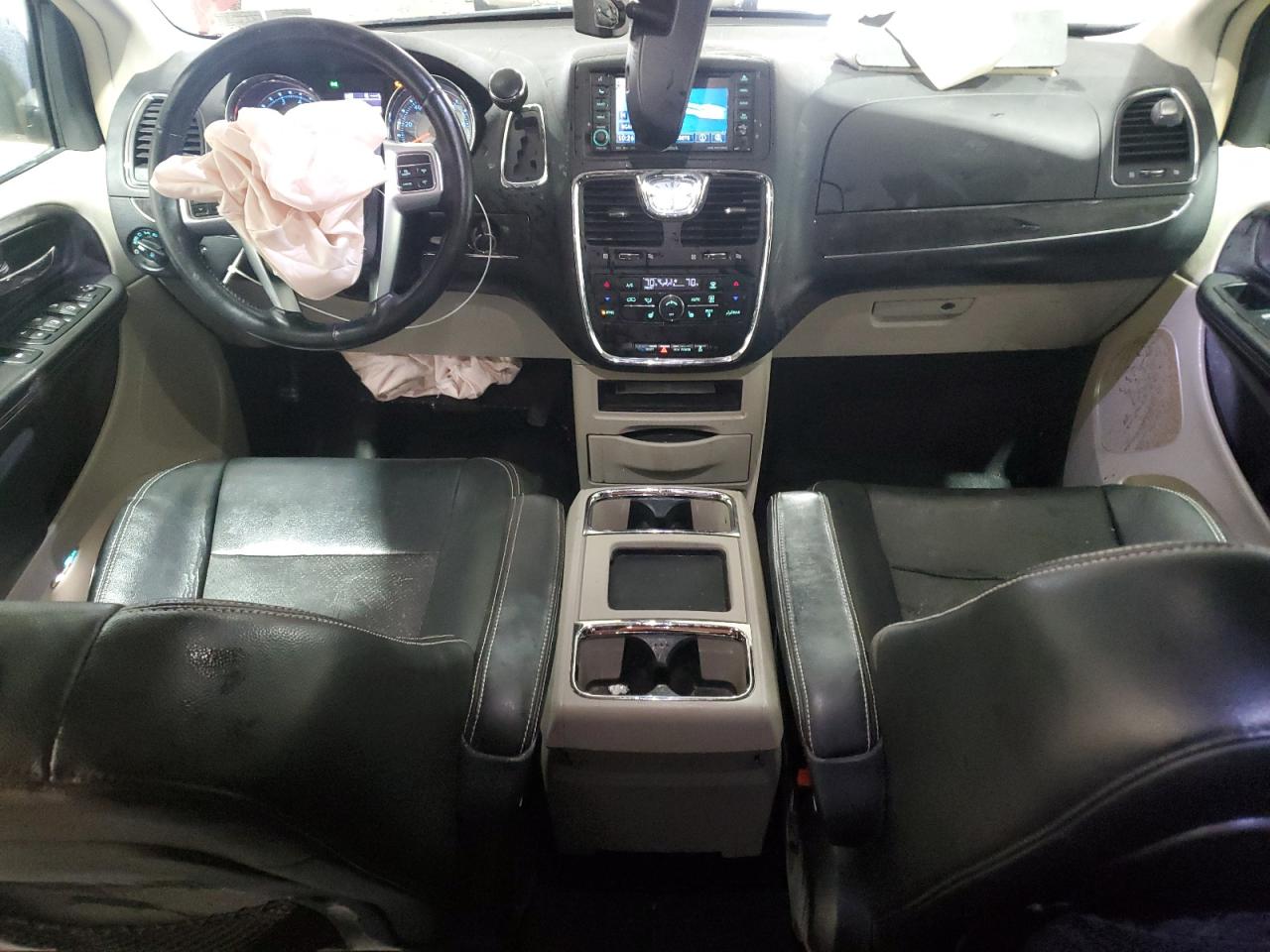 2011 Chrysler Town & Country VIN 2A4RR8DG8BR604286 Copart auction photo, front end / side damage thumbnail 8