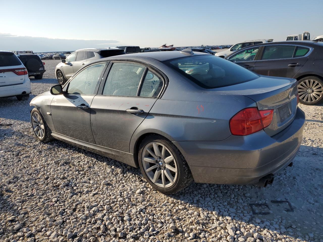 2011 BMW 3er VIN WBAPH7C53BE851378 Copart auction photo, front end damage thumbnail 3