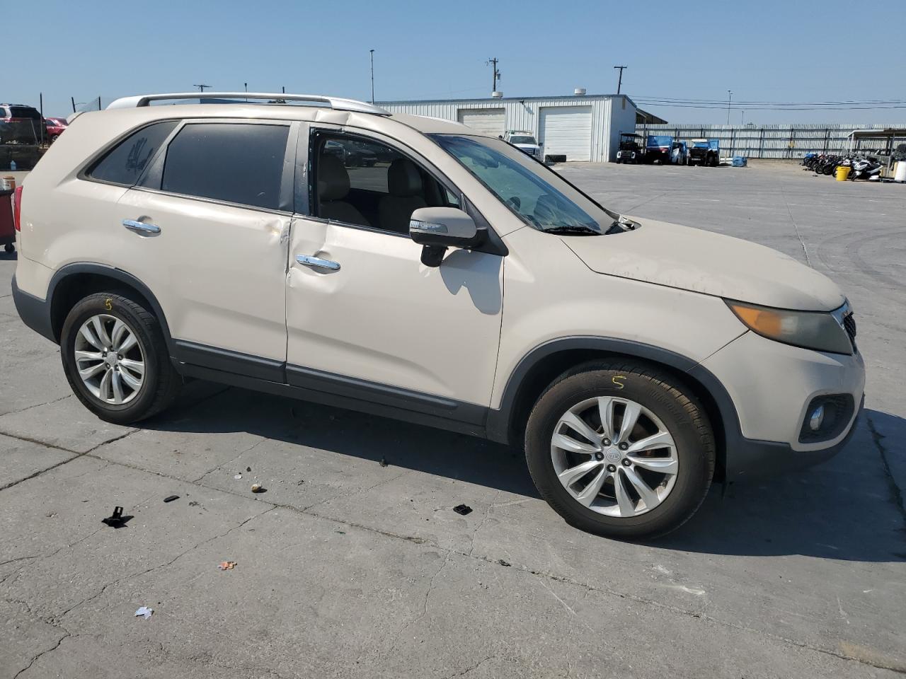 2011 KIA Sorento VIN 5XYKU3A13BG145875 Copart auction photo, front end / side damage thumbnail 4