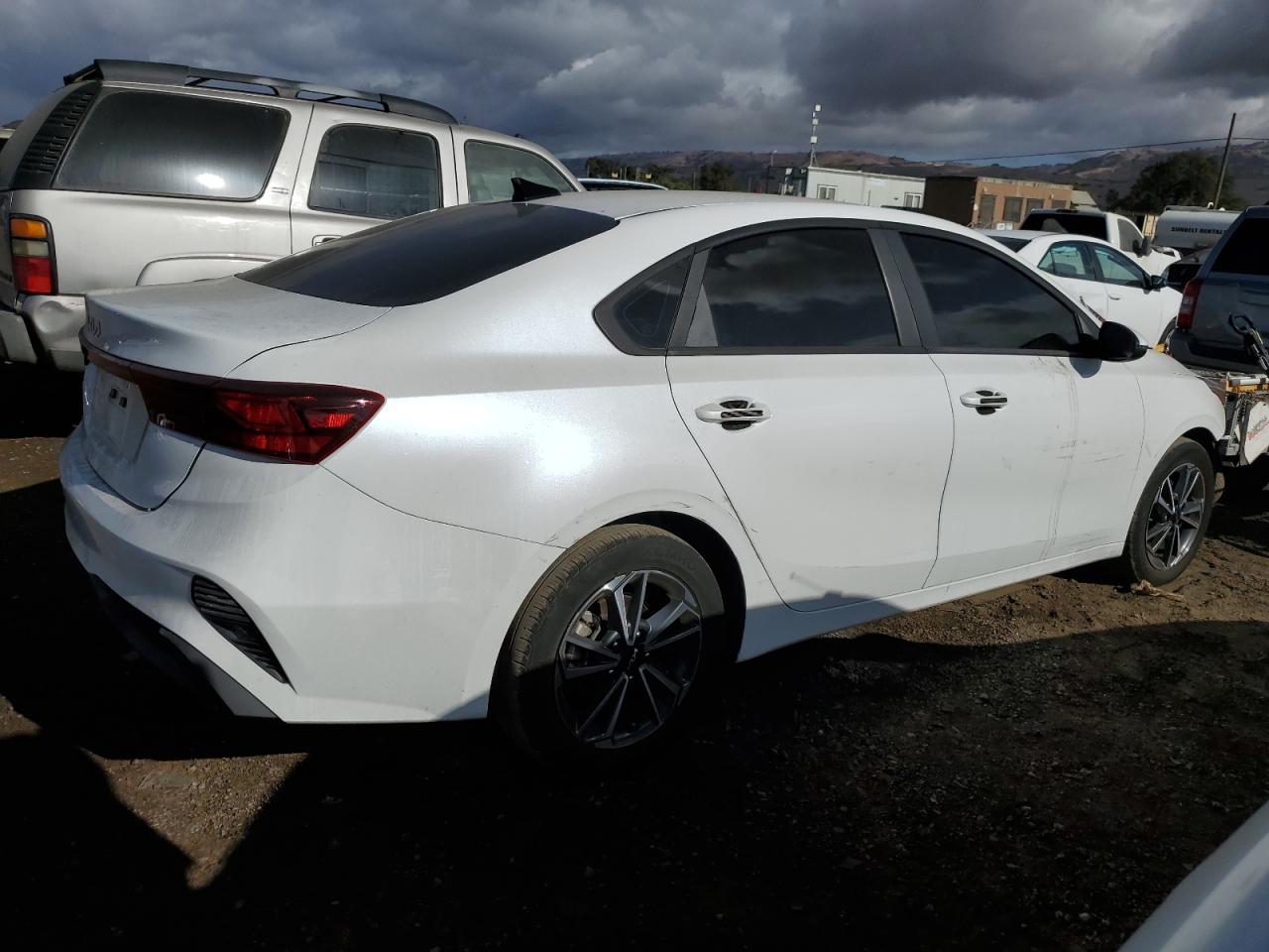 2022 KIA Forte VIN 3KPF24AD6NE468195 Copart auction photo, front end / side damage thumbnail 3